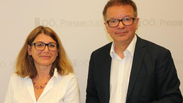 Astrid Zeller von der Lebensmittelbehörde, Landesrat Rudi Anschober