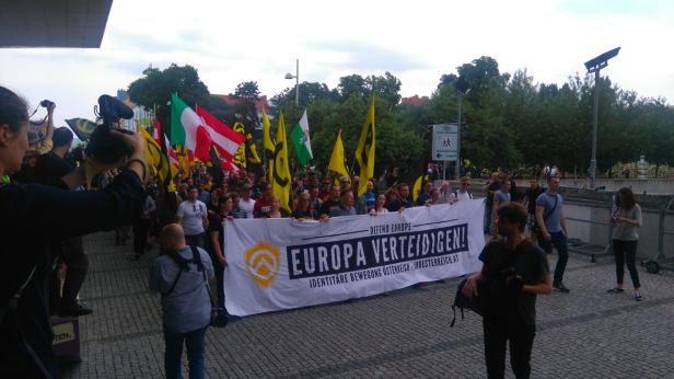 Identitären-Demo nach Blockaden beendet