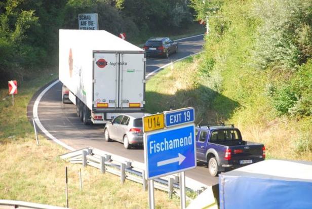 Megastau auf A4: Reisende verpassten wegen Unfalls Flüge