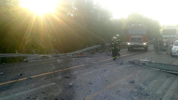 Megastau auf A4: Reisende verpassten wegen Unfalls Flüge