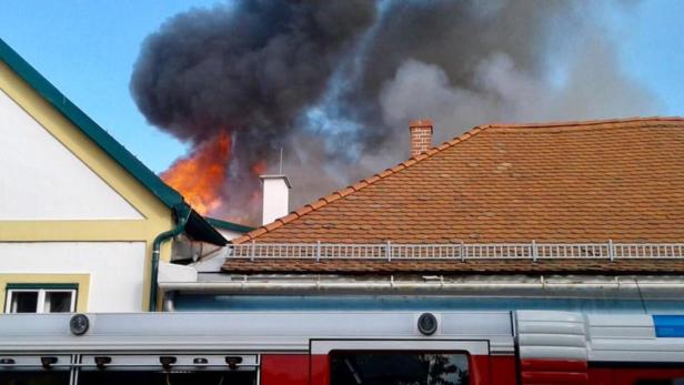 Krems: Großbrand hält Feuerwehrkräfte in Atem
