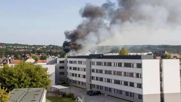 Krems: Großbrand hält Feuerwehrkräfte in Atem