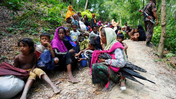 Myanmar: Zehntausende Rohingya auf der Flucht