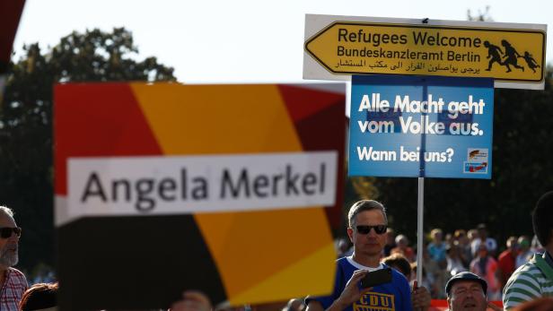 Pfiffe für Merkel: "Man liebt sie und man hasst sie"
