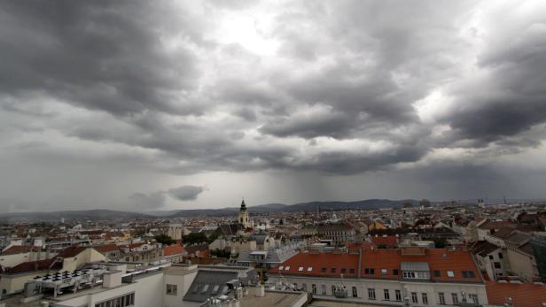 Abruptes Sommerende: Kaltfront sorgt für Wettersturz