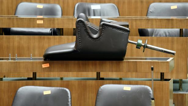 Parlamentsmobiliar wird ab Dienstag versteigert