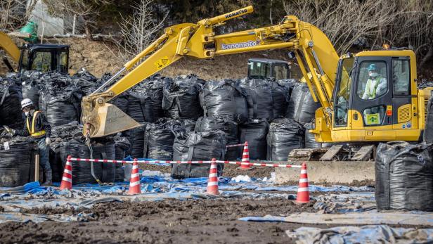 Fukushima: Friedhof der verseuchten Erde