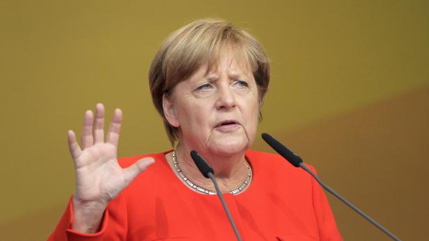 Merkel in Heidelberg mit Paradeisern beworfen