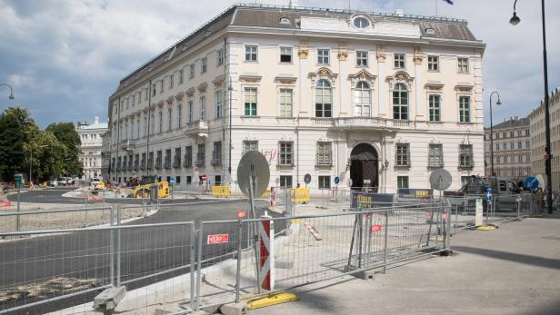 Ballhausplatz: Mauerbau aus Kanzleramt beauftragt