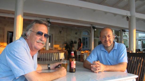 Gert Steinbäcker in einer der besten Fischtavernen auf Korfu, Spiros Karidis in Boukari.
