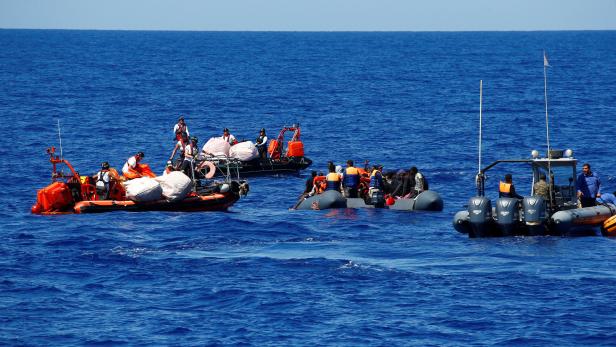 Nach Tagen im Mittelmeer: 78 Bootsflüchtlinge gerettet - viele Vermisste