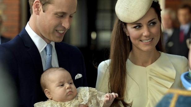 Prinz William und Kate Middleton mit Prinz George bei seiner Taufe.