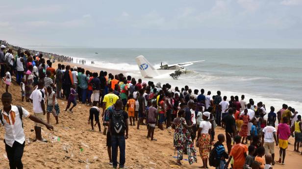 Flugzeug stürzte ins Meer: Vier Tote vor Elfenbeinküste