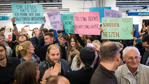 Buchmesse Frankfurt - Protest bei Höcke-Lesung