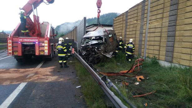 STEIERMARK: SECHS VERLETZTE NACH FAHRZEUGÜBERSCHLA