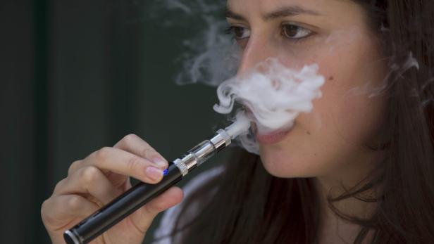 Debatte: Verführen E-Zigaretten zum Rauchen?