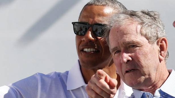 McCains Trauerfeier: Klaut Bush hier Süßes für Michelle Obama?