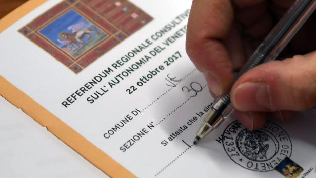 ITALY-POLITICS-REFERENDUMS-AUTONOMY-REGIONS