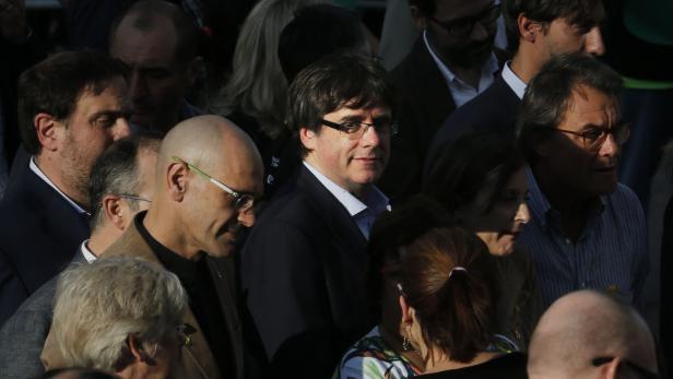 Kataloniens Regierung abgesetzt: Aufruf zu friedlichem Widerstand
