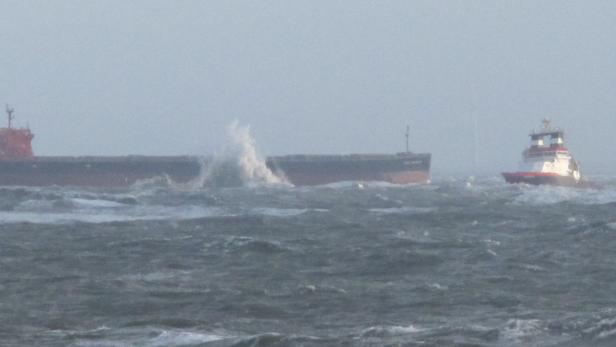 Sturm "Herwart": Frachter in Nordsee auf Grund gelaufen