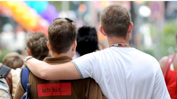 Gericht verbietet Diskriminierung von Homo-Ehen
