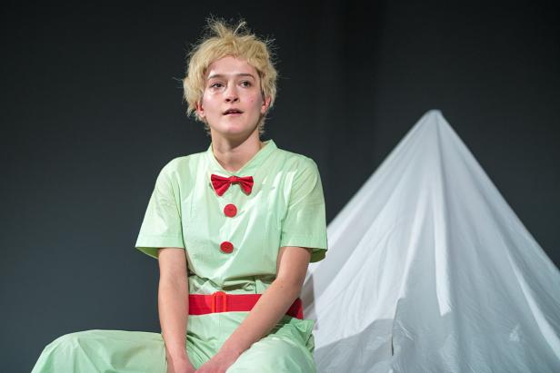 Szenenfotos aus "Der kleine Prinz" von "Kinder- und Jugendtheater Wien"