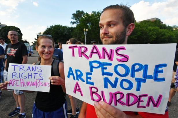 Trumps Transgender-Verbot: Militär-Ausschluss blockiert