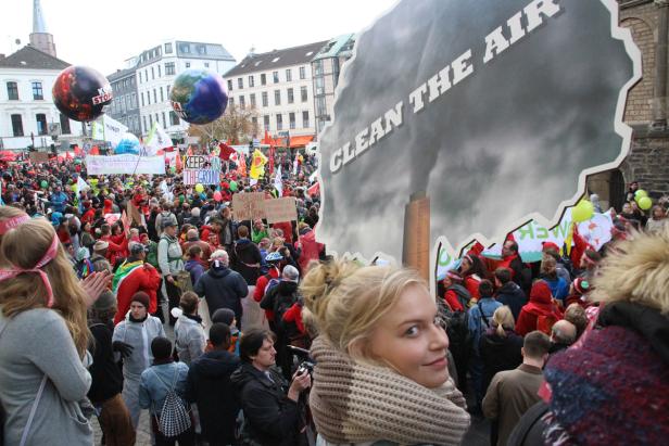 Fotos von der Demo vor demUN-Klimagipfel in Bonn