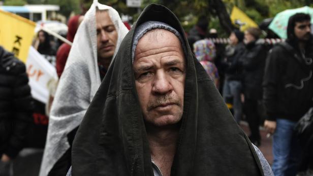 Flüchtlingsdemo in Athen: "Mama Merkel, open the doors!"