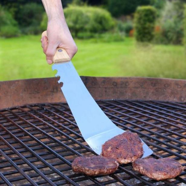 Mit Machete und Laserschwert grillen