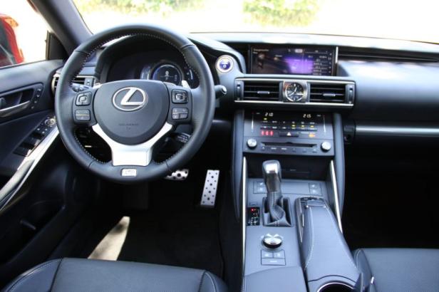 Lexus IS300h im Test: Viel Leistung, wenig Strom