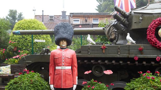Panzer im Vorgarten: Brite im Streit mit deutschen Nachbarn