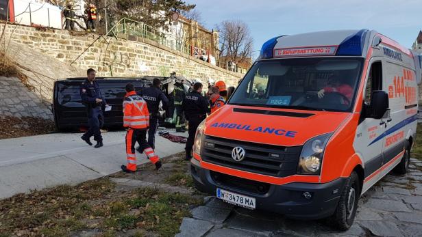 40-Jähriger stürzte mit Pkw in Wienfluss-Trasse