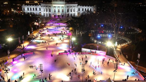 Eislaufen über den Dächern Wiens