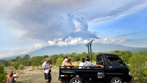 Vulkan auf Bali: 100.000 Menschen zur Flucht aufgerufen