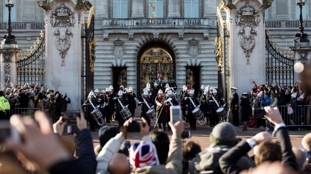 Royal Navy marschierte zum Game of Thrones Titelsong auf