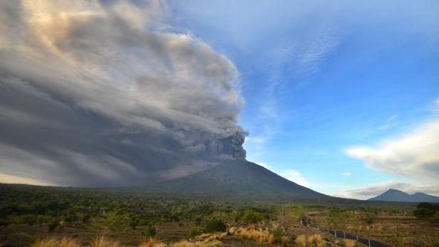 Höchste Vulkan-Warnstufe: Rund 550 österreichische Touristen auf Bali