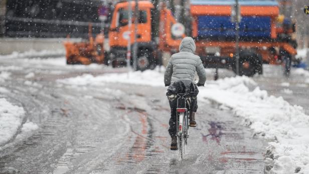 Wintereinbruch: Glatte Straßen, zahlreiche Unfälle