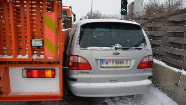 Schnee sorgt für Unfälle und Staus