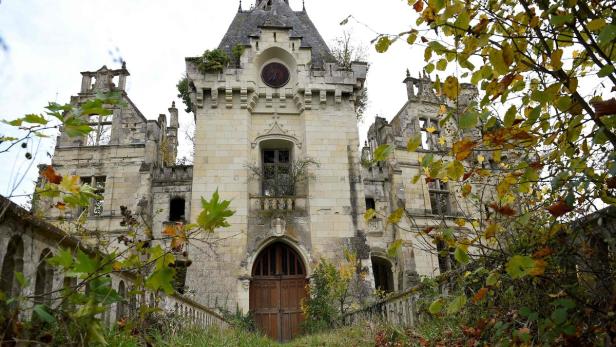 Verfallenes Wasserschloss hat 6.500 Besitzer