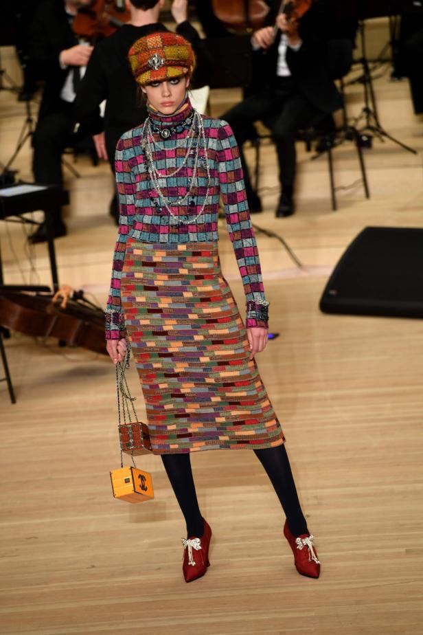 Elbphilharmonie: Karl kehrt mit Chanel heim