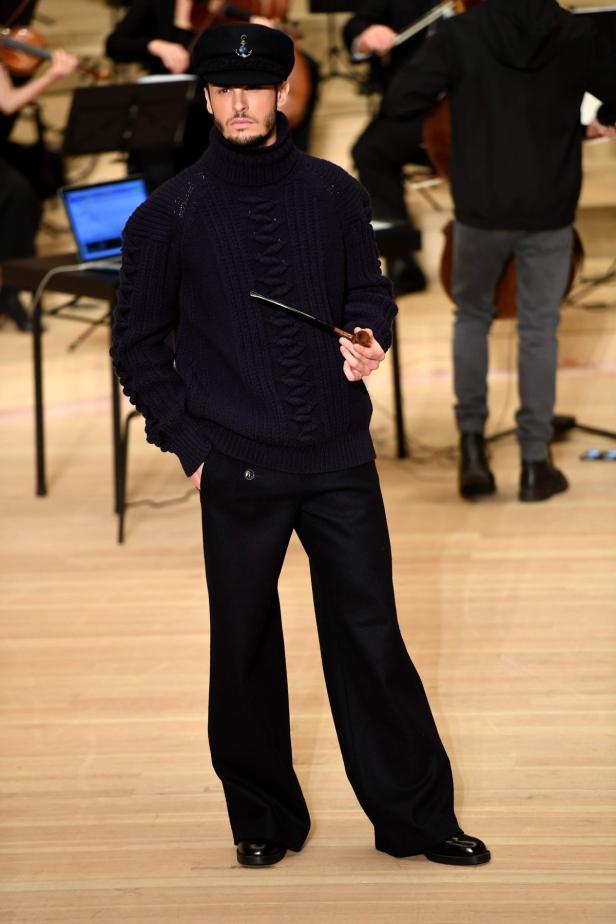 Elbphilharmonie: Karl kehrt mit Chanel heim