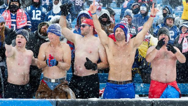 Football: Schneeballschlacht in Buffalo