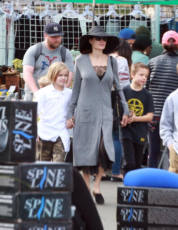 Flohmarkt & Junkfood: Jolie macht auf "Normalo"