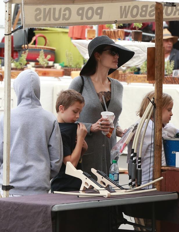 Flohmarkt & Junkfood: Jolie macht auf "Normalo"