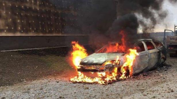 Gasexplosion im Weinviertel: Ein Toter, Brand nach Stunden gelöscht