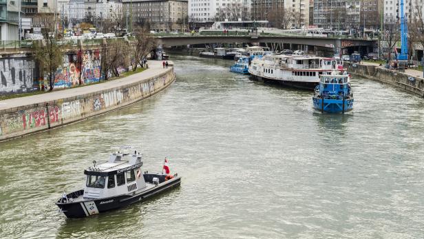 Donaukanal: Partyschiff abgeschleppt