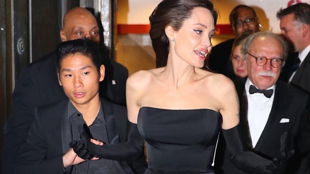 Extrem aufgebrezelt: Jolie nimmt Kinder mit zu UN-Dinner