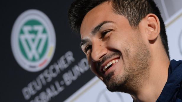 Der Dortmunder Gündogan (Bild) soll die Geschicke im Mittelfeld lenken.