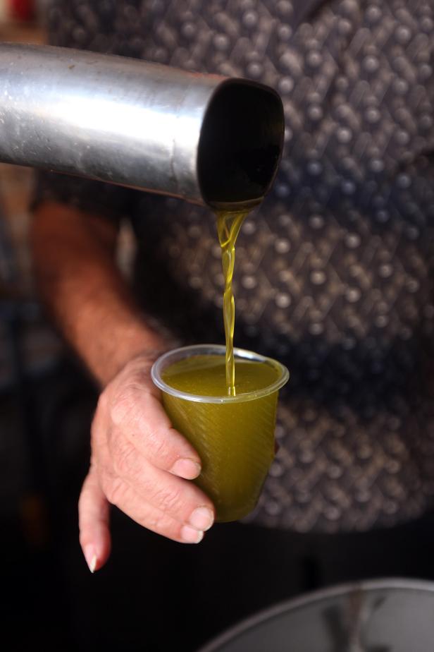 Jolie und Pitt verkaufen jetzt Olivenöl
